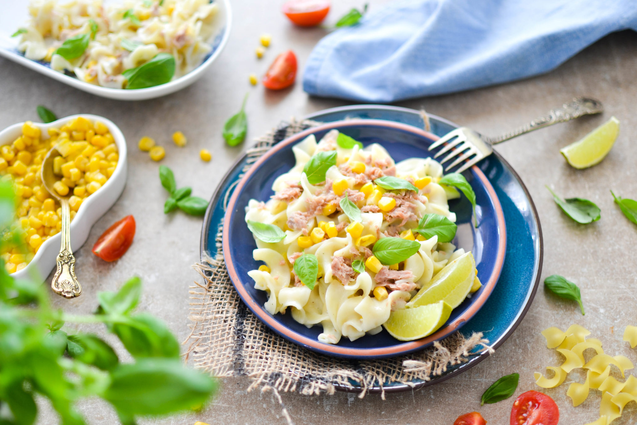 Makaron z&nbsp;kremowym sosem serowym z&nbsp;tuńczykiem i&nbsp;kukurydzą