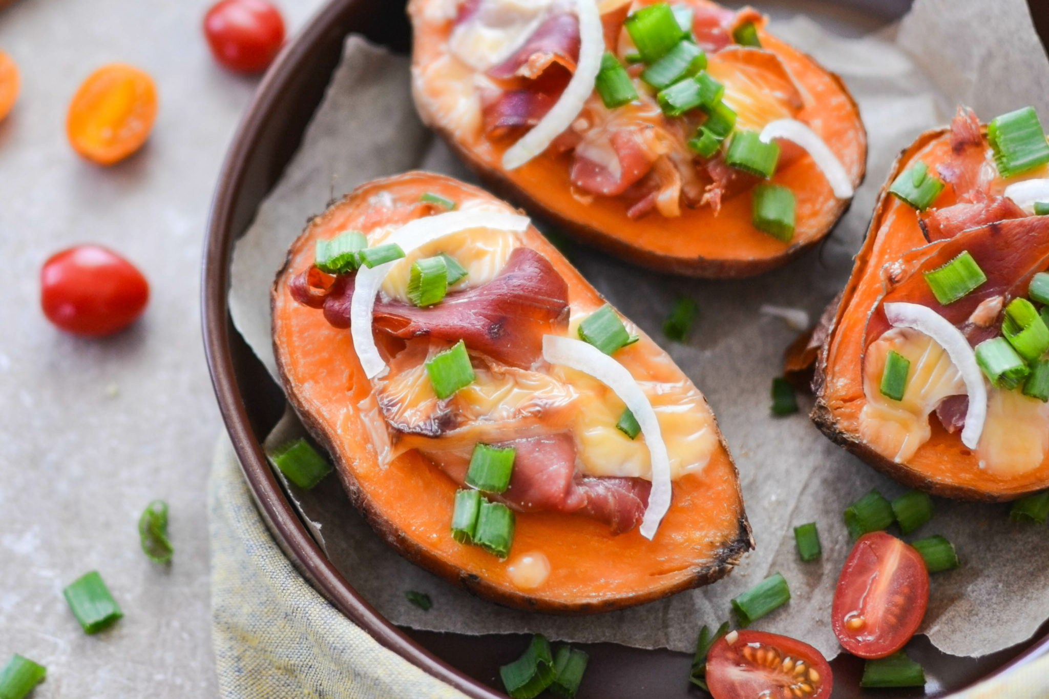 Запечена солодка картопля з шинкою