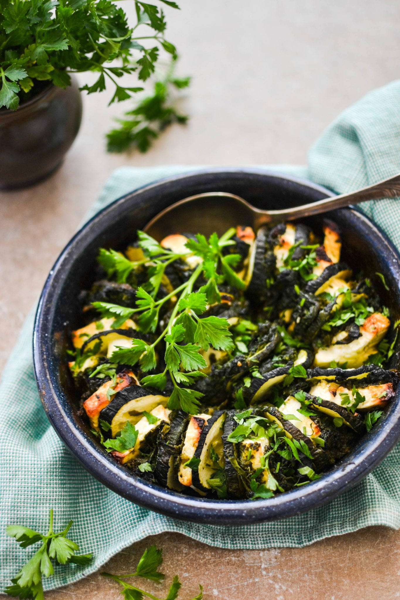 Zapiekana cukinia ze&nbsp;szpinakiem