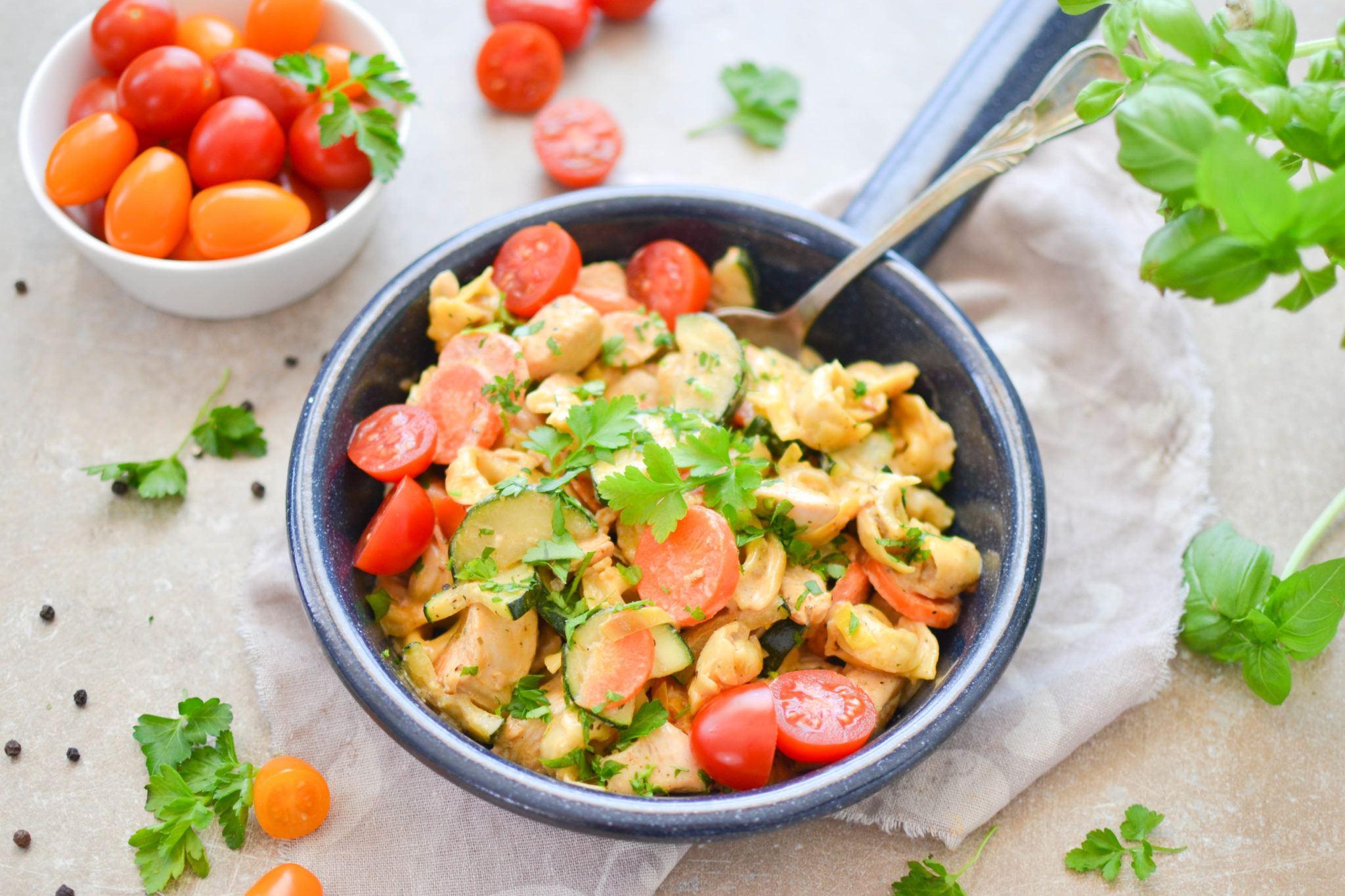 Pierożki tortellini z&nbsp;indykiem i&nbsp;warzywami