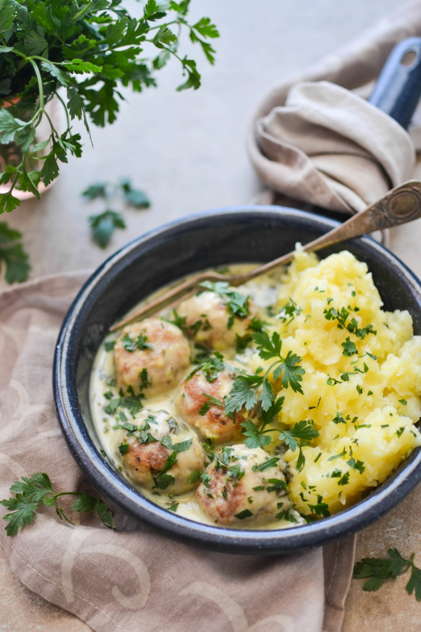 Pulpeciki z&nbsp;indyka w&nbsp;kremowym sosie ze&nbsp;szpinakiem