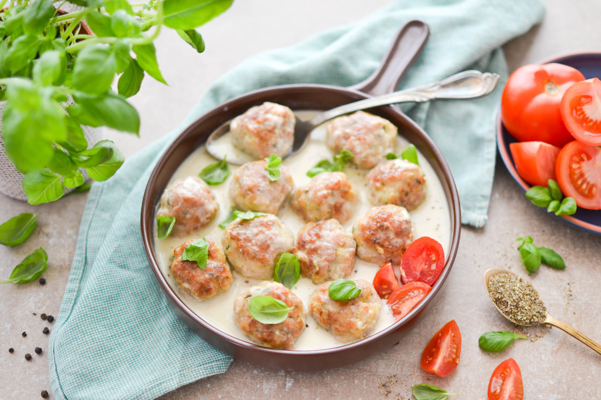 Pulpety z&nbsp;białej kiełbasy w&nbsp;kremowym sosie