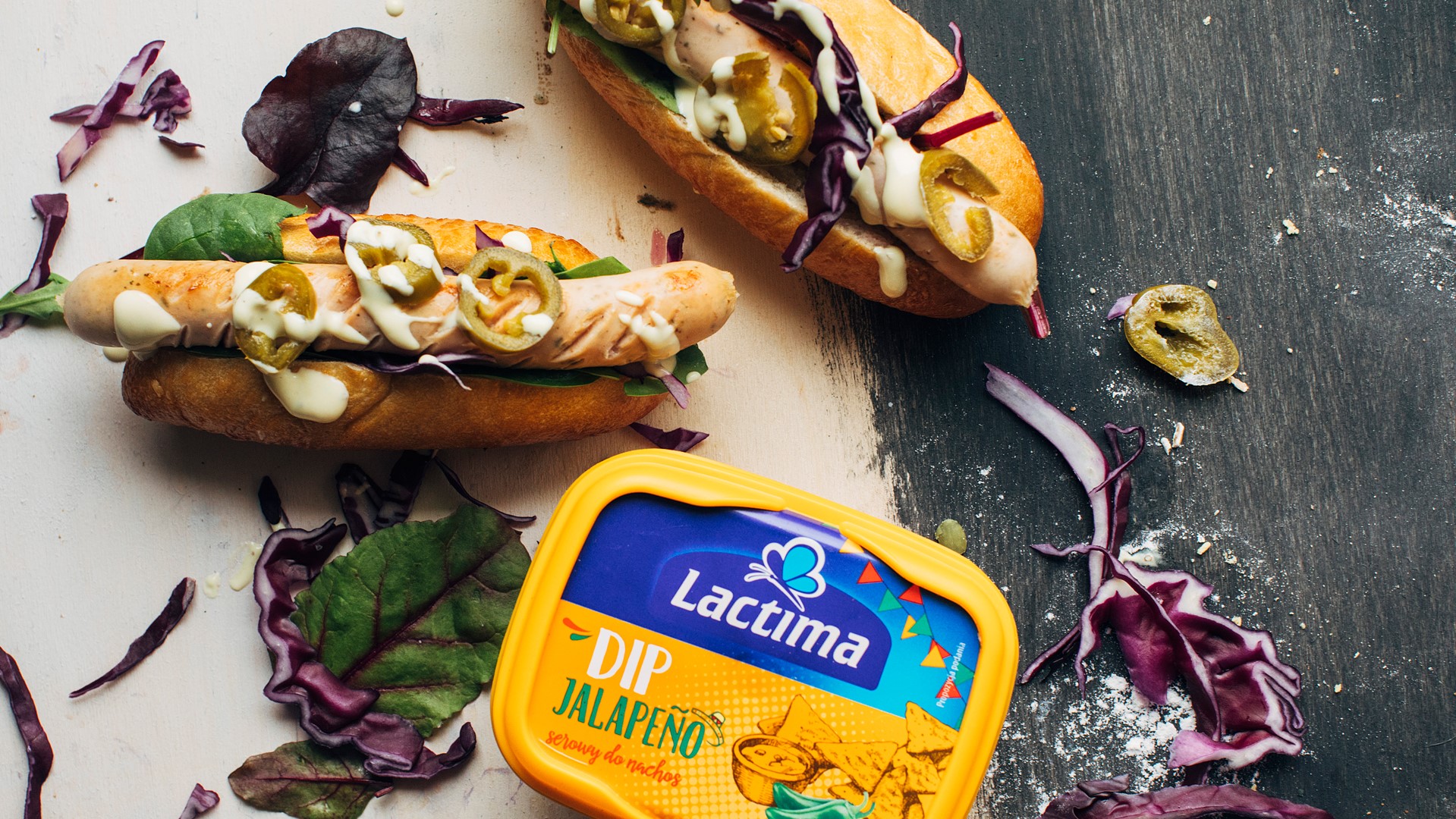 Hot dog z&nbsp;sosem jalapeno