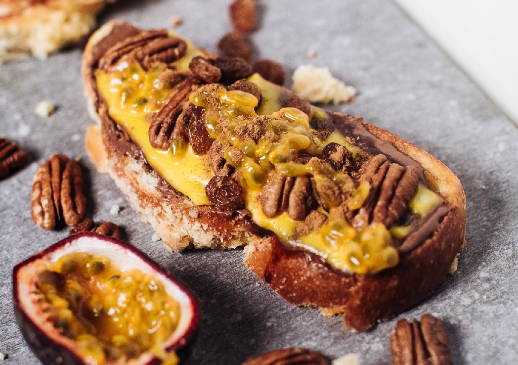 Tost z&nbsp;kremem orzechowym