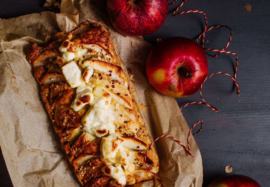 Jabłkowe ciasto herbaciane z&nbsp;serkiem Haga