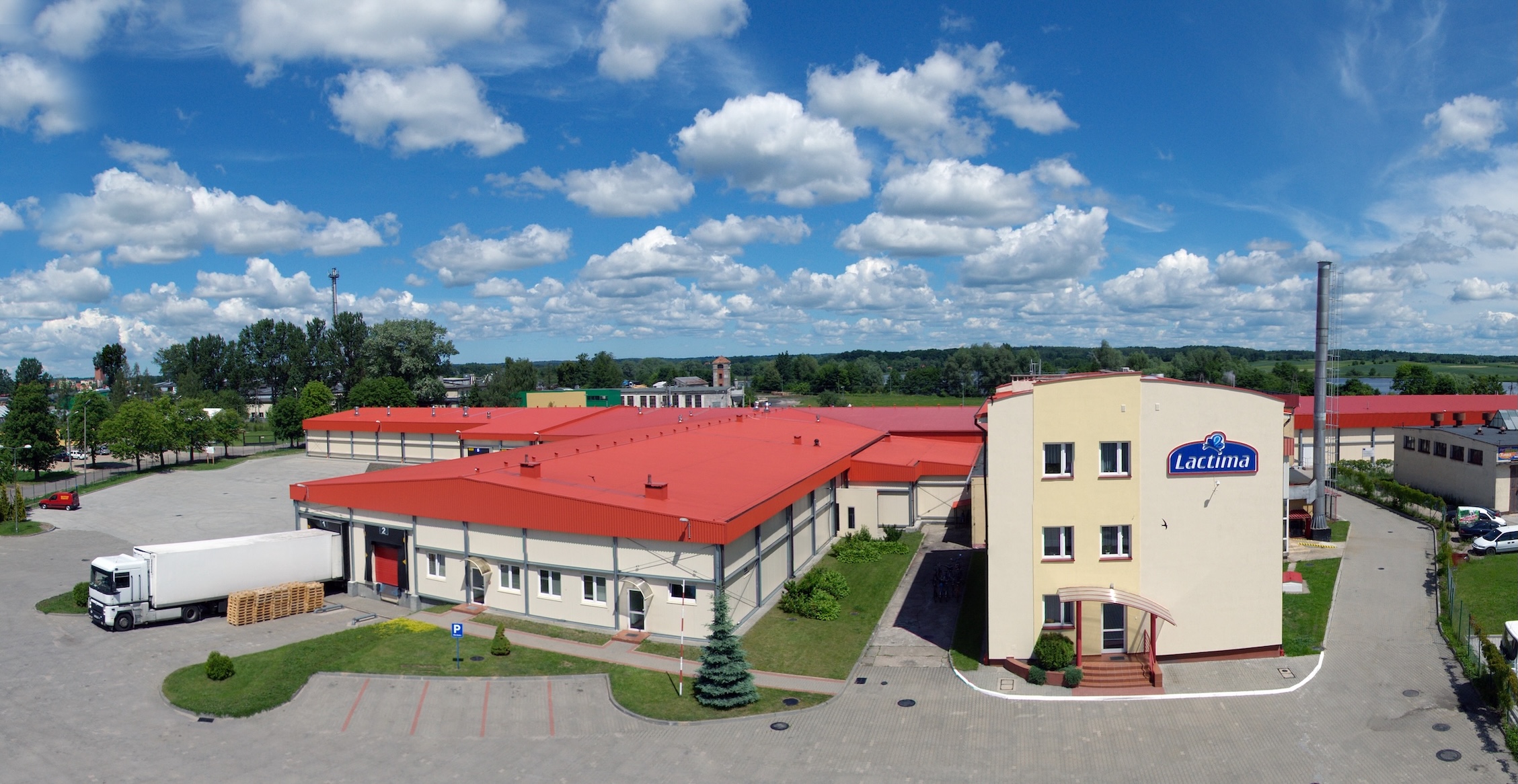 Rozbudowa zakładu Lactima, widok kompleksu produkcyjnego z&nbsp;nowymi halami