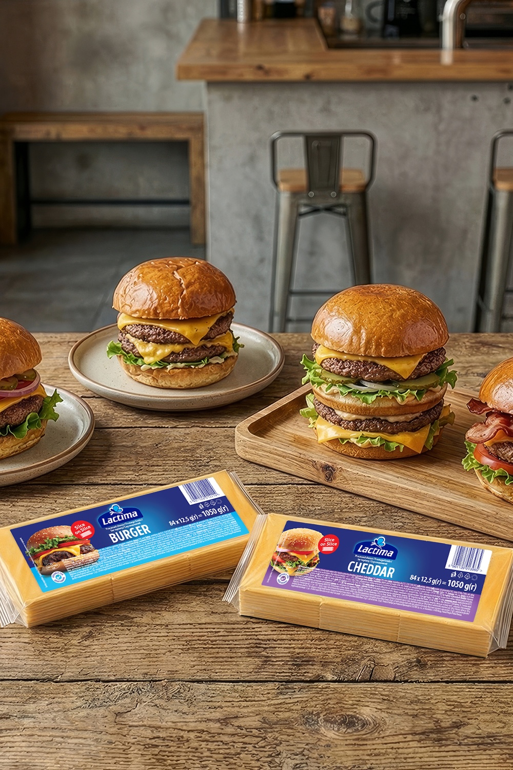 Асортимент сирів Lactima для бургерів: скибочки Burger та Cheddar поруч із готовими бургерами
